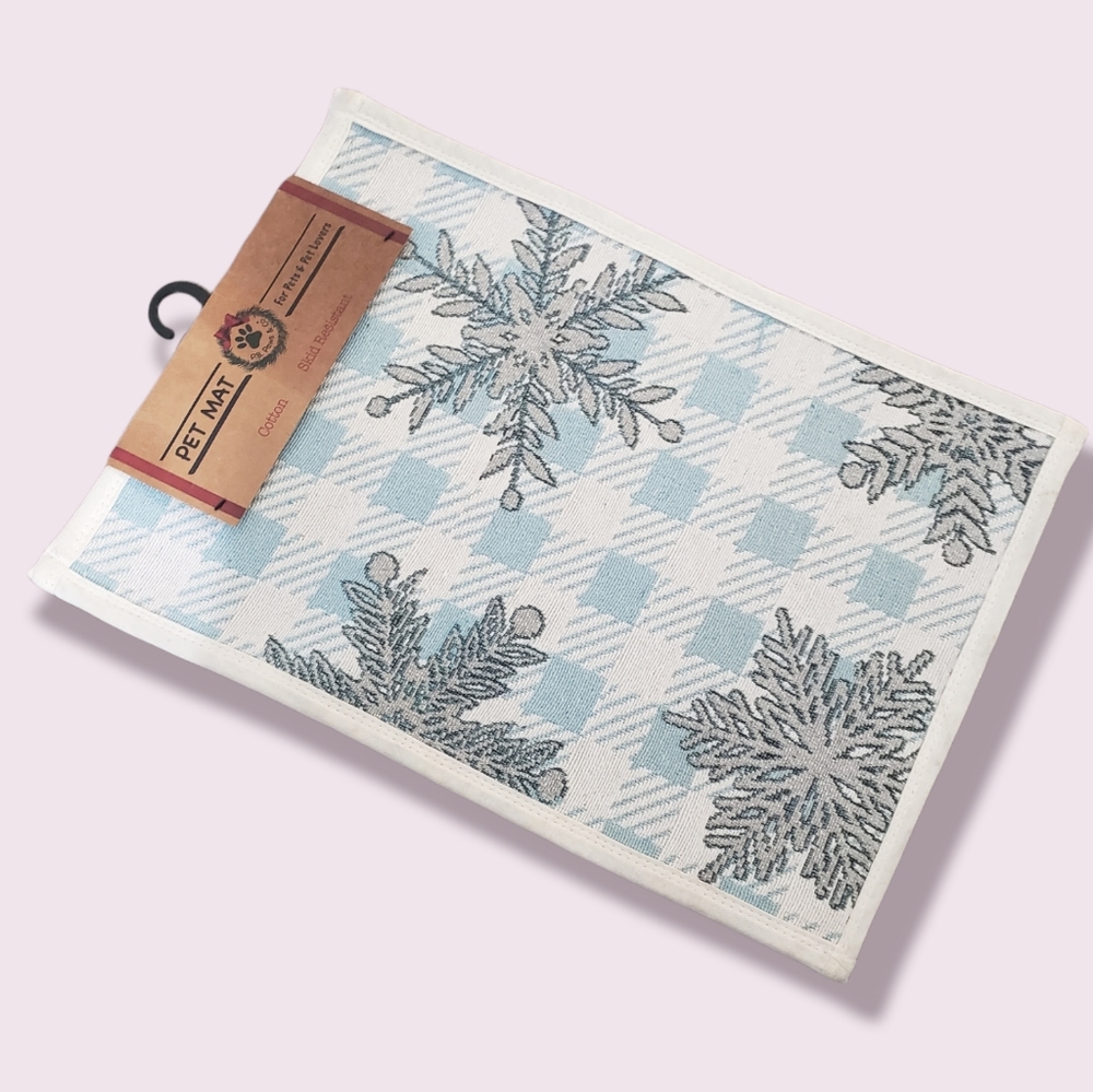 Pet mat for cat or dog snowflake
